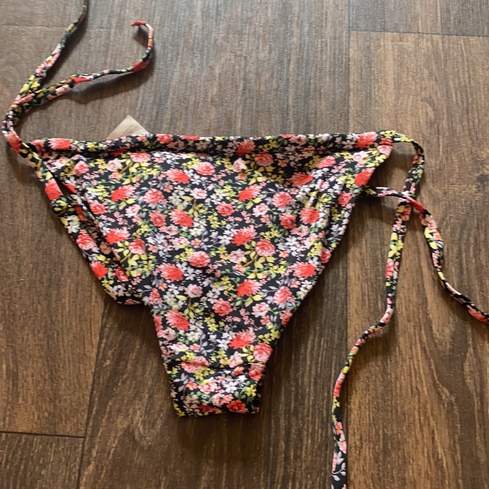 Little Flowers Bikini Bottom - Picture 2 of 3
